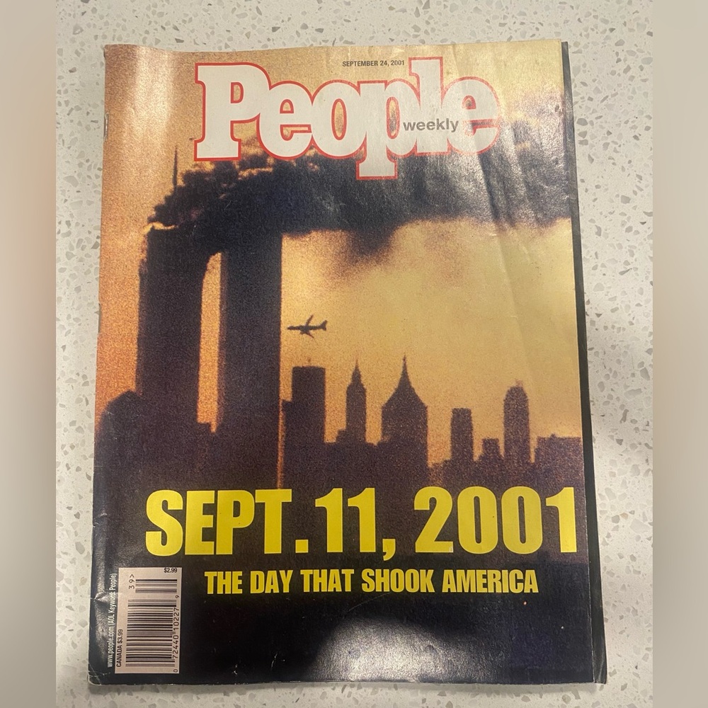 Lot of 2 Vintage People Magazines from 2001 9/11